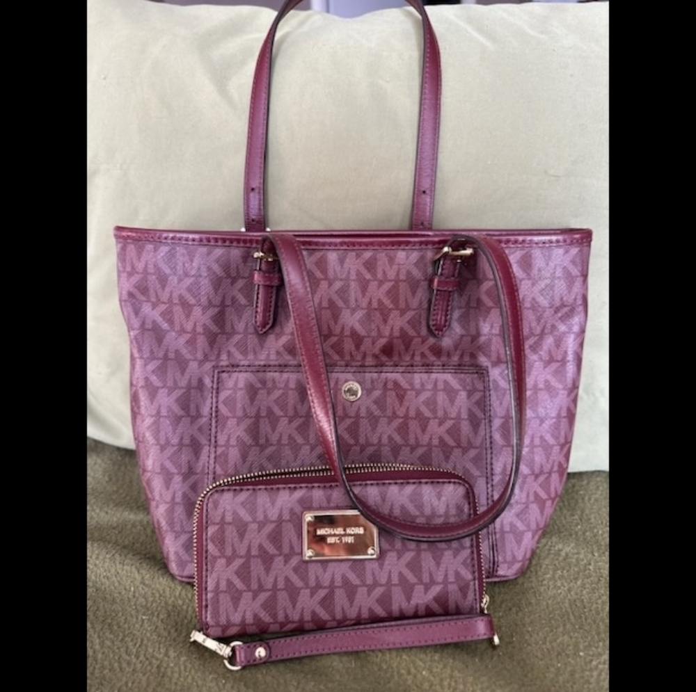 Authentic Michael Kors Signature Leather Tote Bag & Matching Wallet